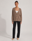 Cardigan n19 16048 Taupe 1 indossato da Polly 6