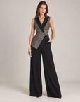 Tuta donna elegante con corpetto effetto gilet e revers Beige indossata da Polly 2, foto 1