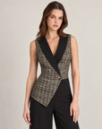 Tuta donna elegante con corpetto effetto gilet e revers Beige indossata da Polly 2, foto 3