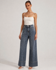 Jeans n87 7572 indossato da Polly 6, posa frontale