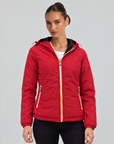 Piumino Reversibile con Cappuccio - Short Rosso-Nero, lato liscio, indossato da Polly 6