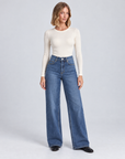 Jeans wide leg X3 2726 blu denim indossati da Polly 5 – vista frontale