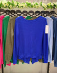 Pullover con bottoni sul dietro