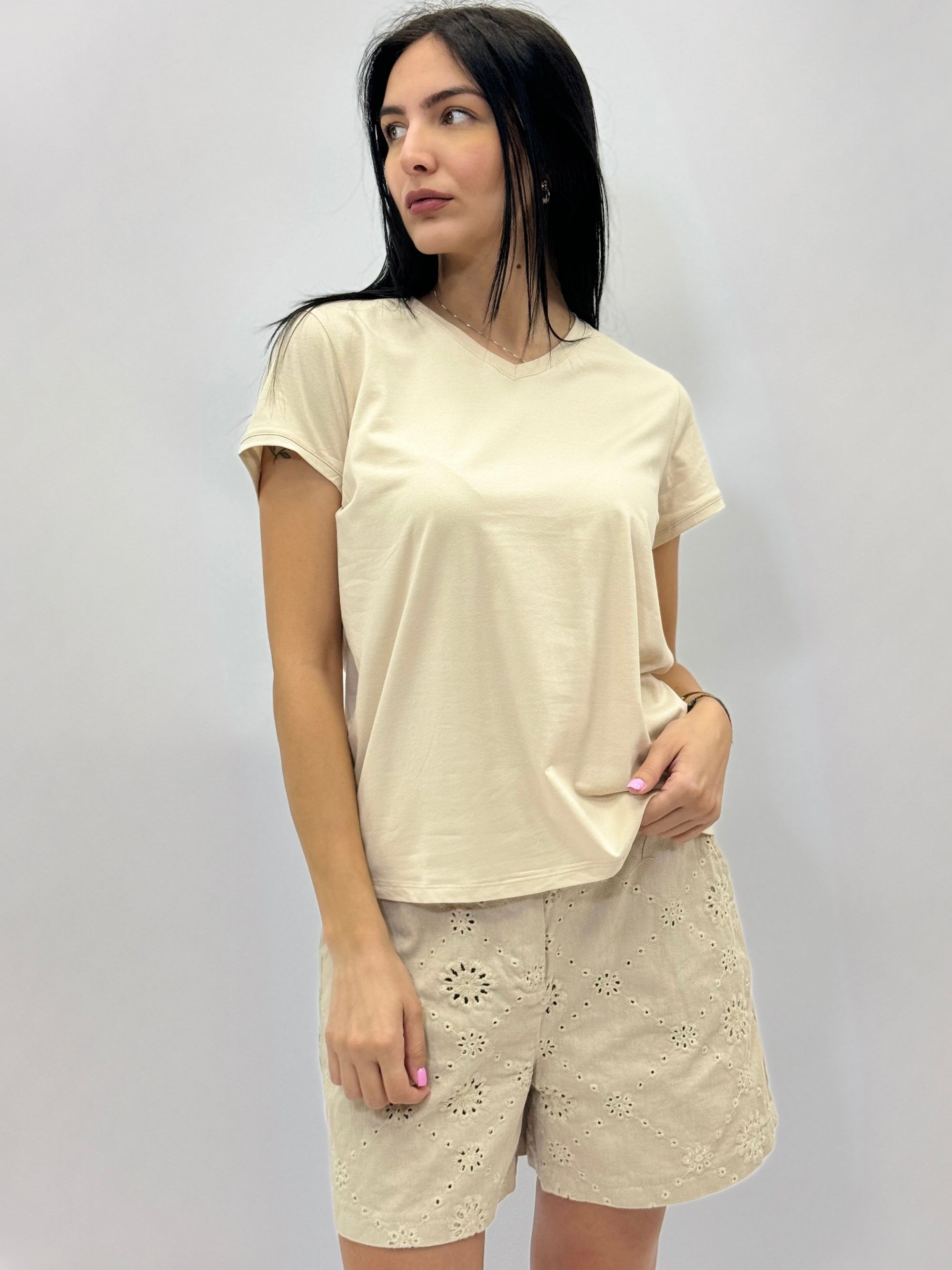 T-shirt tinta unita taglia grande con scollo a V