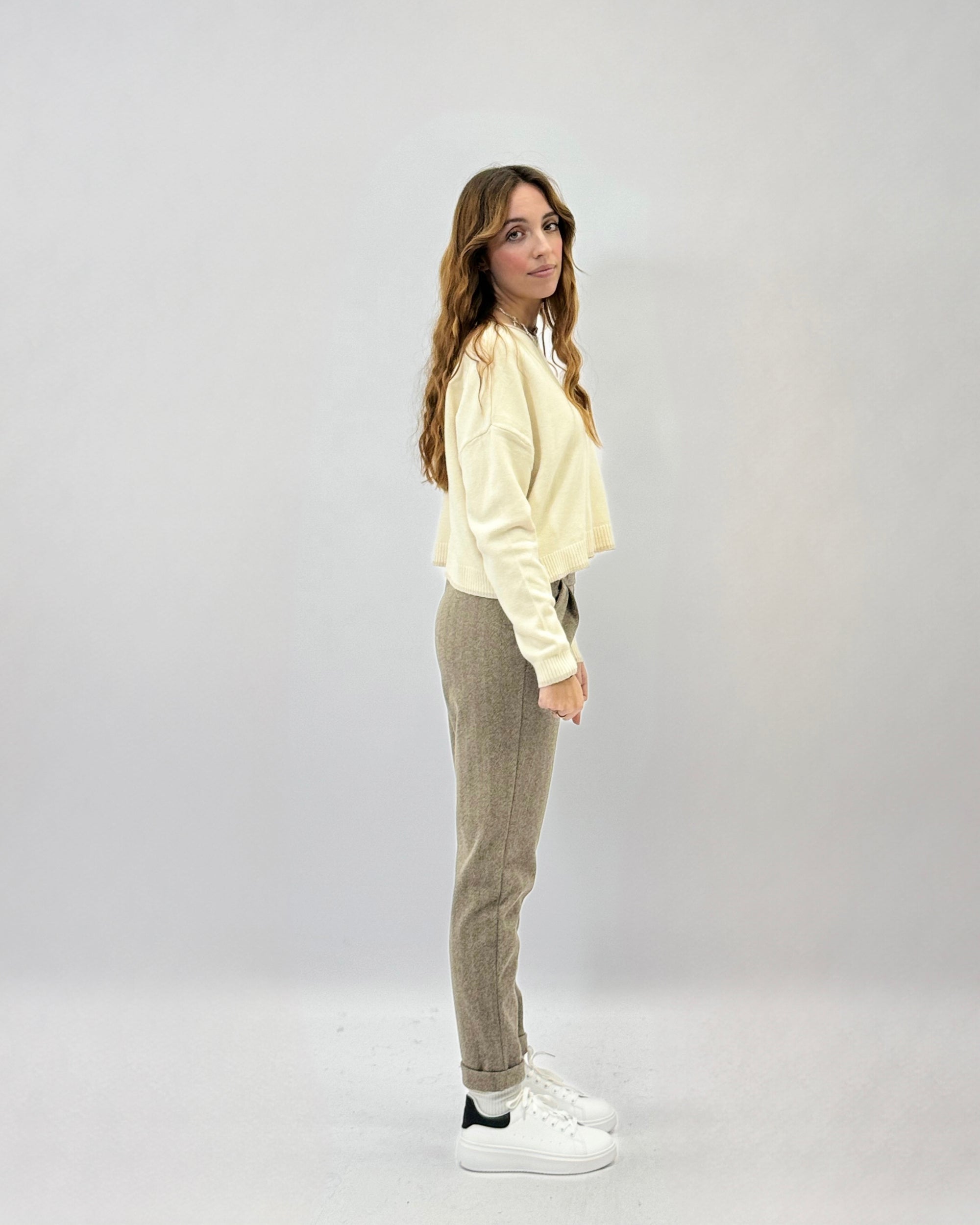 Pantaloni spigati con vita elasticizzata