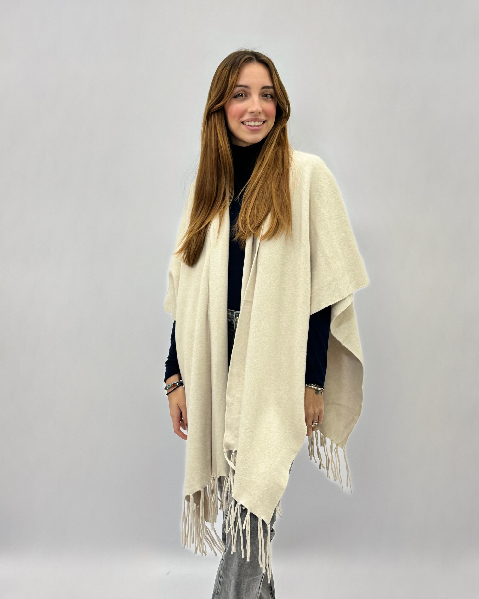 Poncho morbido tinta unita con frange