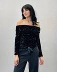 Maglietta con paillettes e scollo a bardot