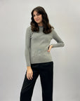 Maglia costine con scollo particolare