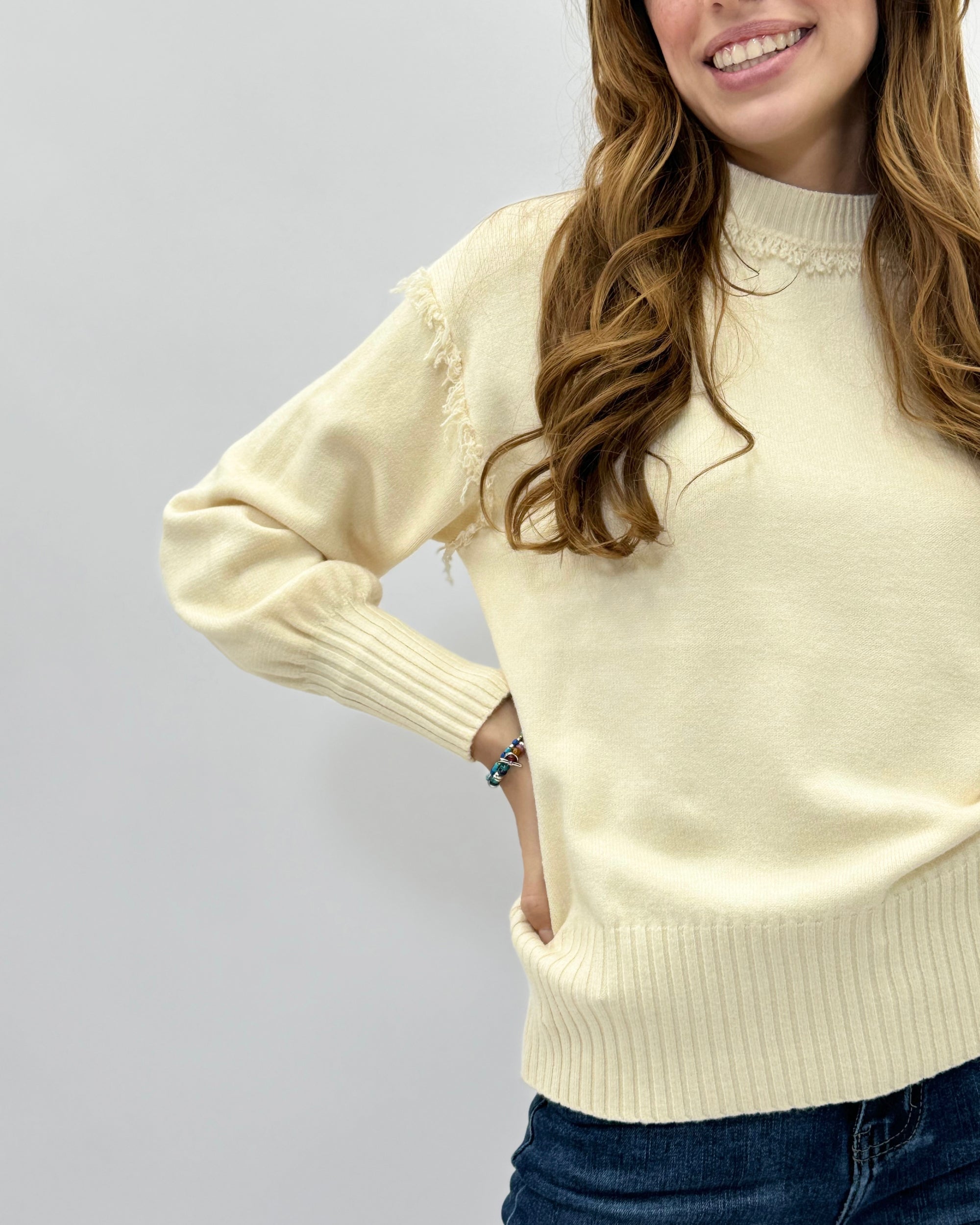 Maglione lupetto con dettagli frange