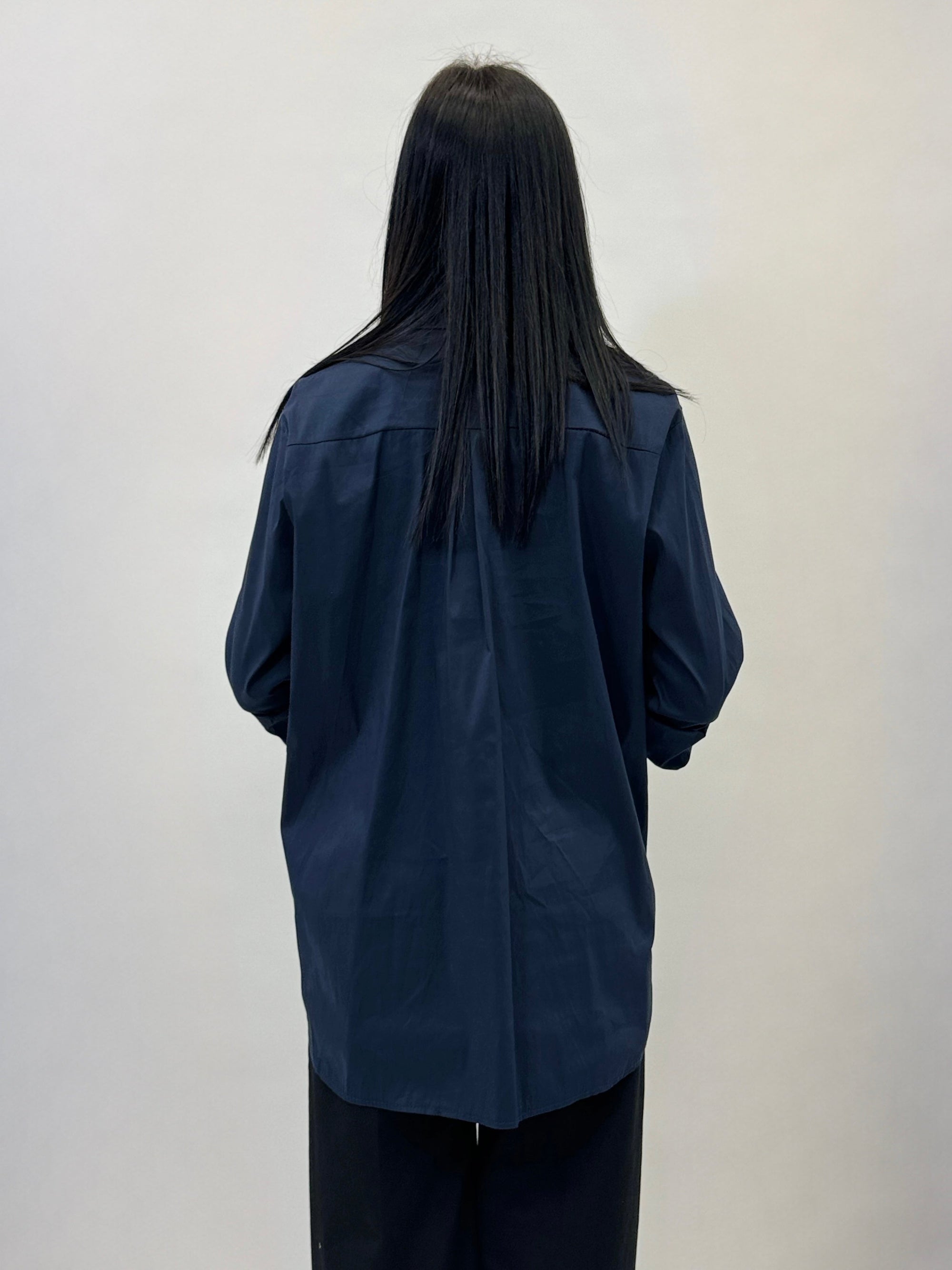 Camicia tinta unita con maniche lunghe