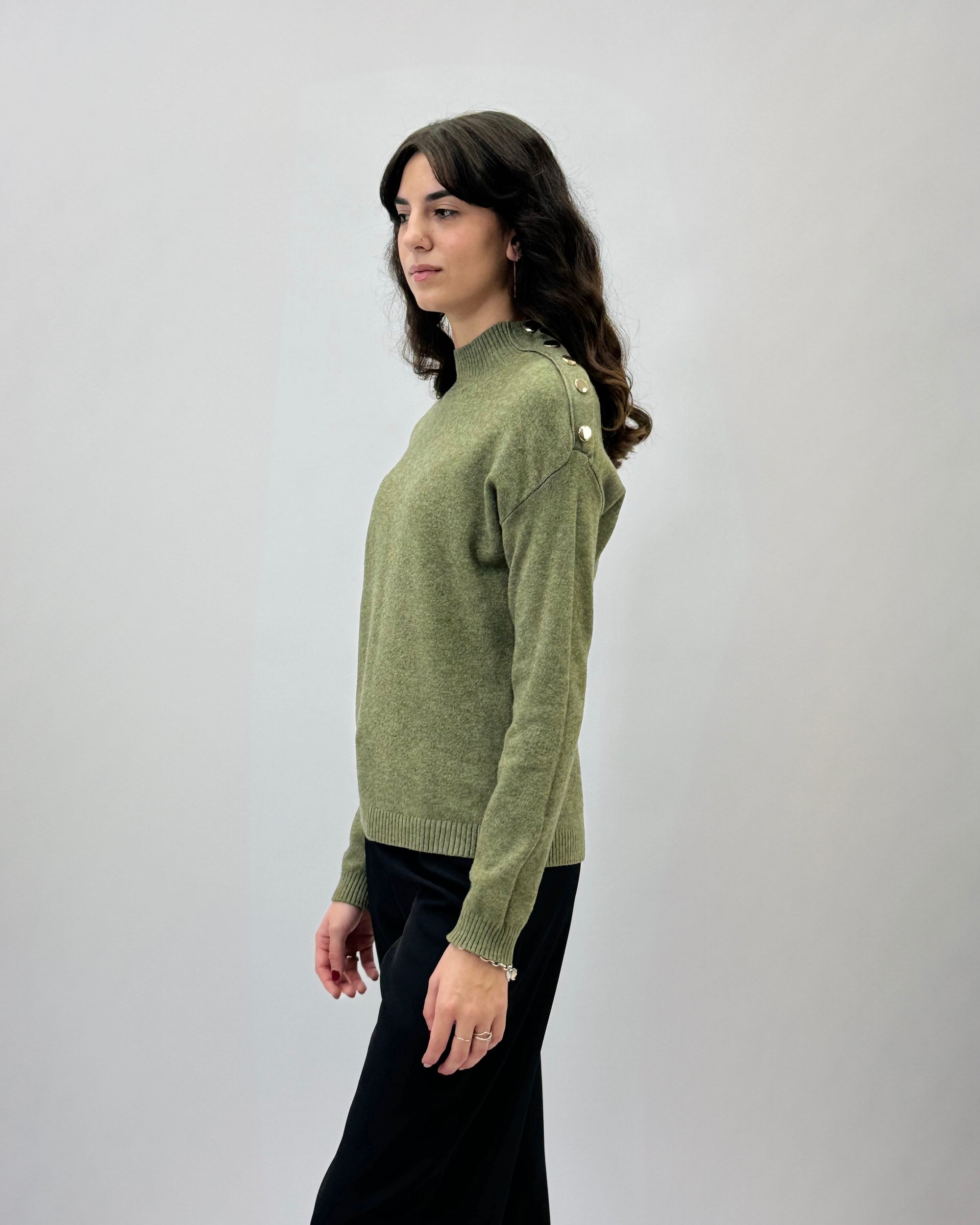Pullover tinta unita con bottoni laterali