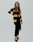 Cardigan lungo a righe con bottoni – Chic e versatile