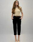 Pantaloni con cintura e tasche
