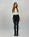 Leggings felpati in ecopelle con vita elasticizzata