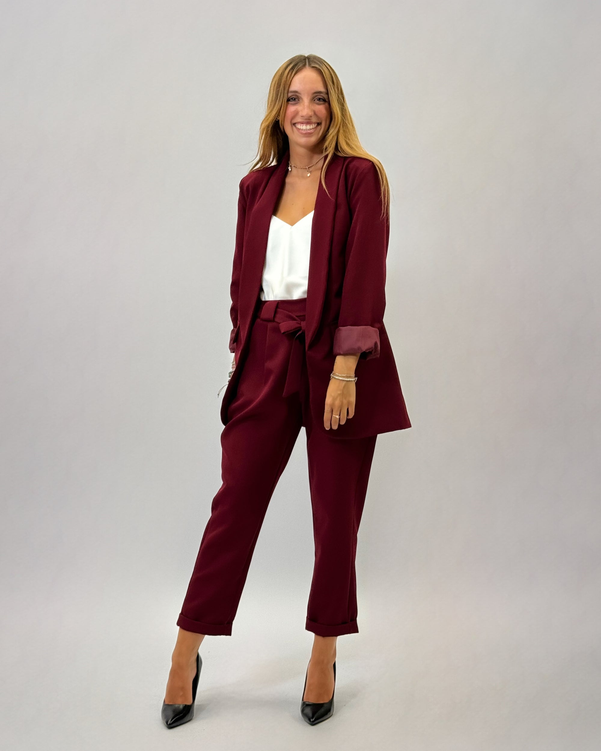 Completo giacca e pantalone con fiocco