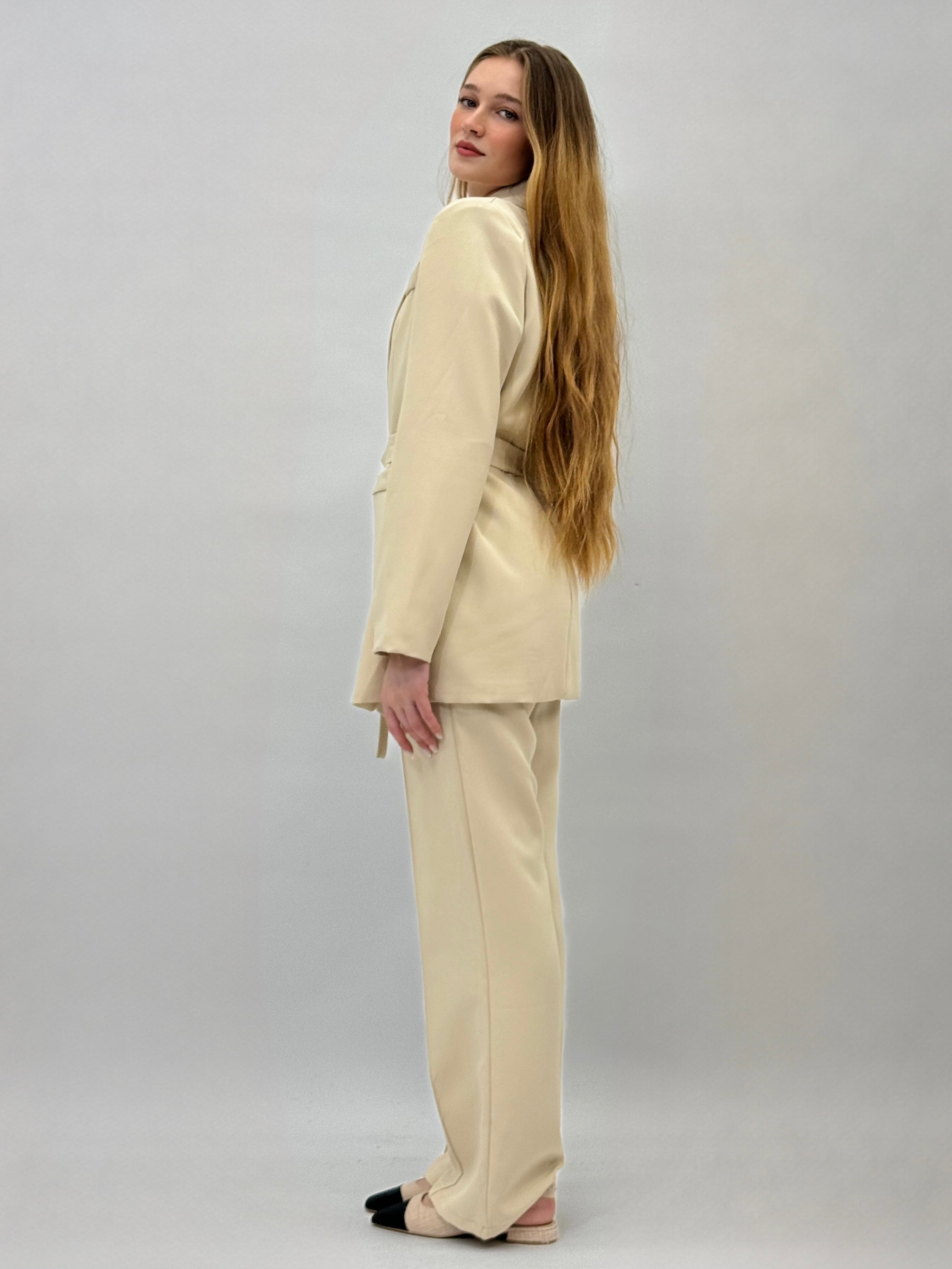 Completo giacca e pantalone con cintura