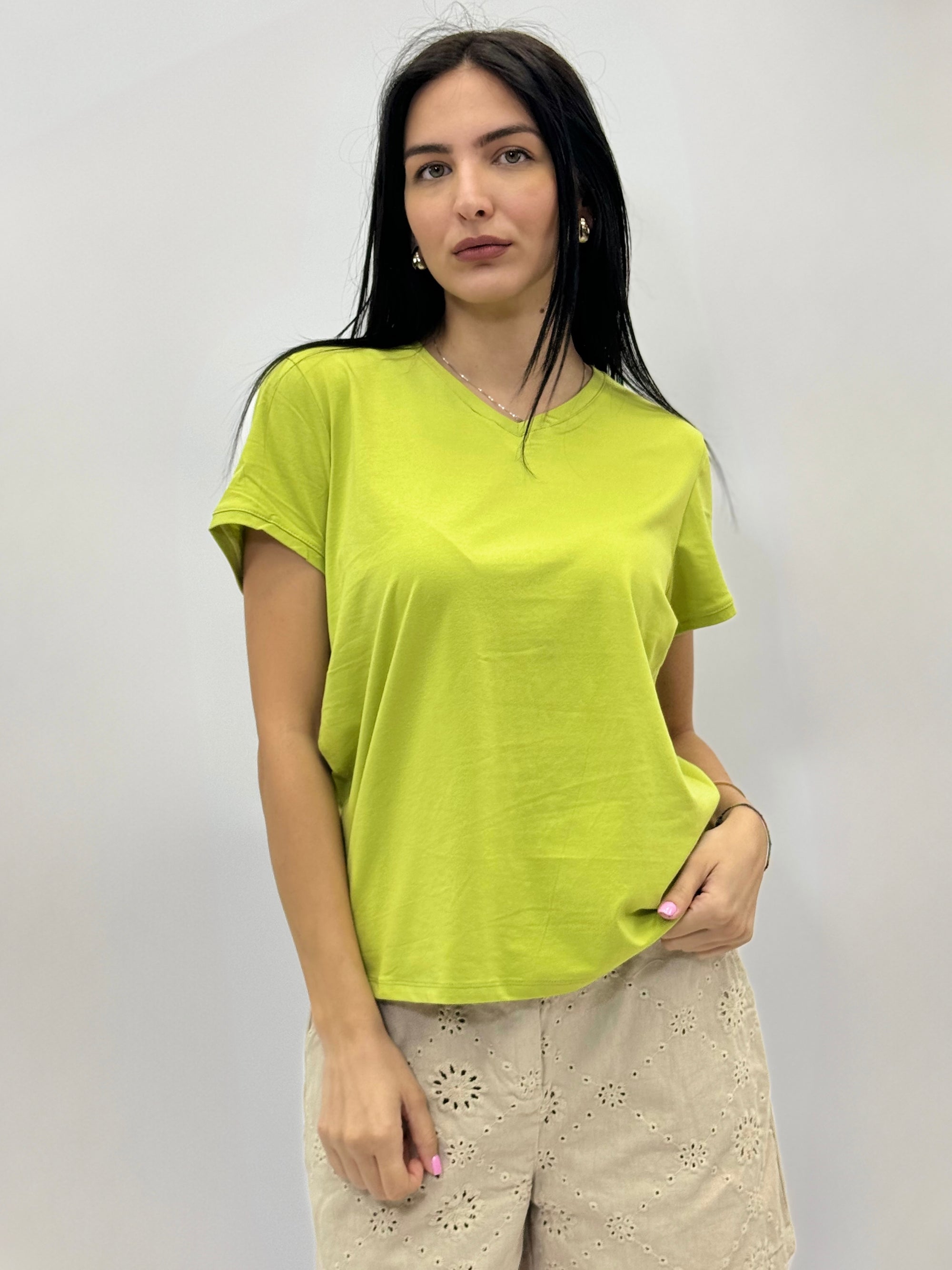 T-shirt tinta unita taglia grande con scollo a V