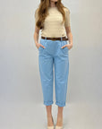 Pantaloni con cintura e tasche