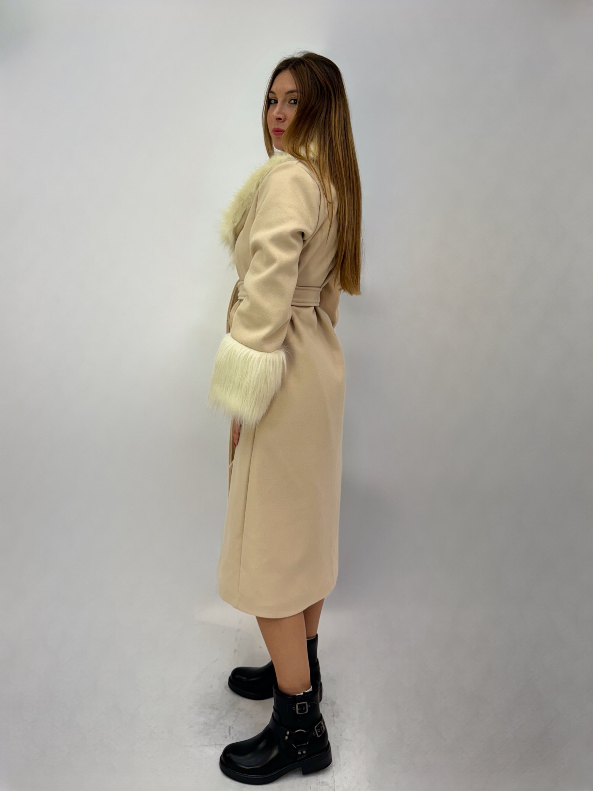 Cappotto lungo foderato con pelliccia sintetica