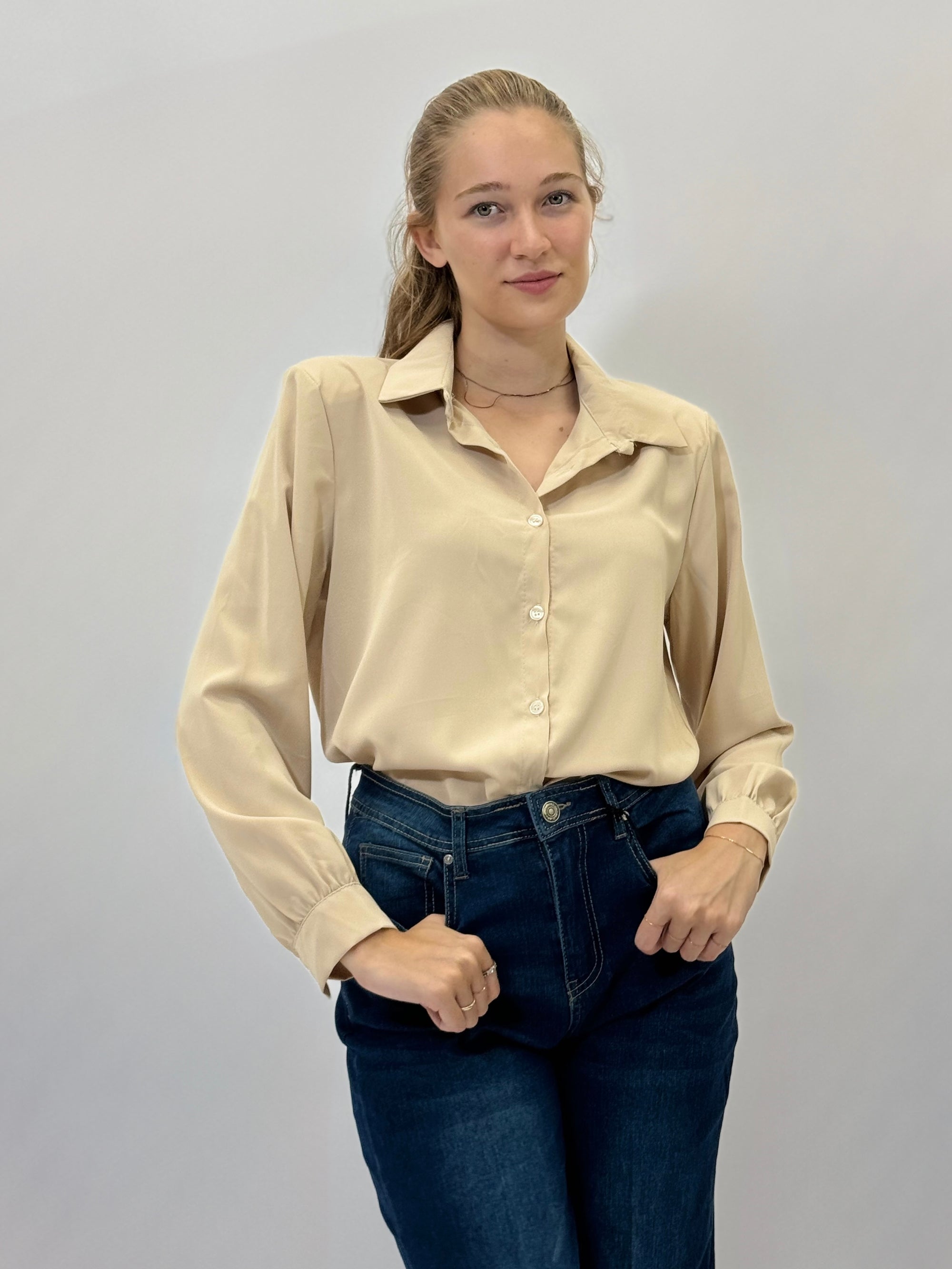Camicia con spalle imbottite