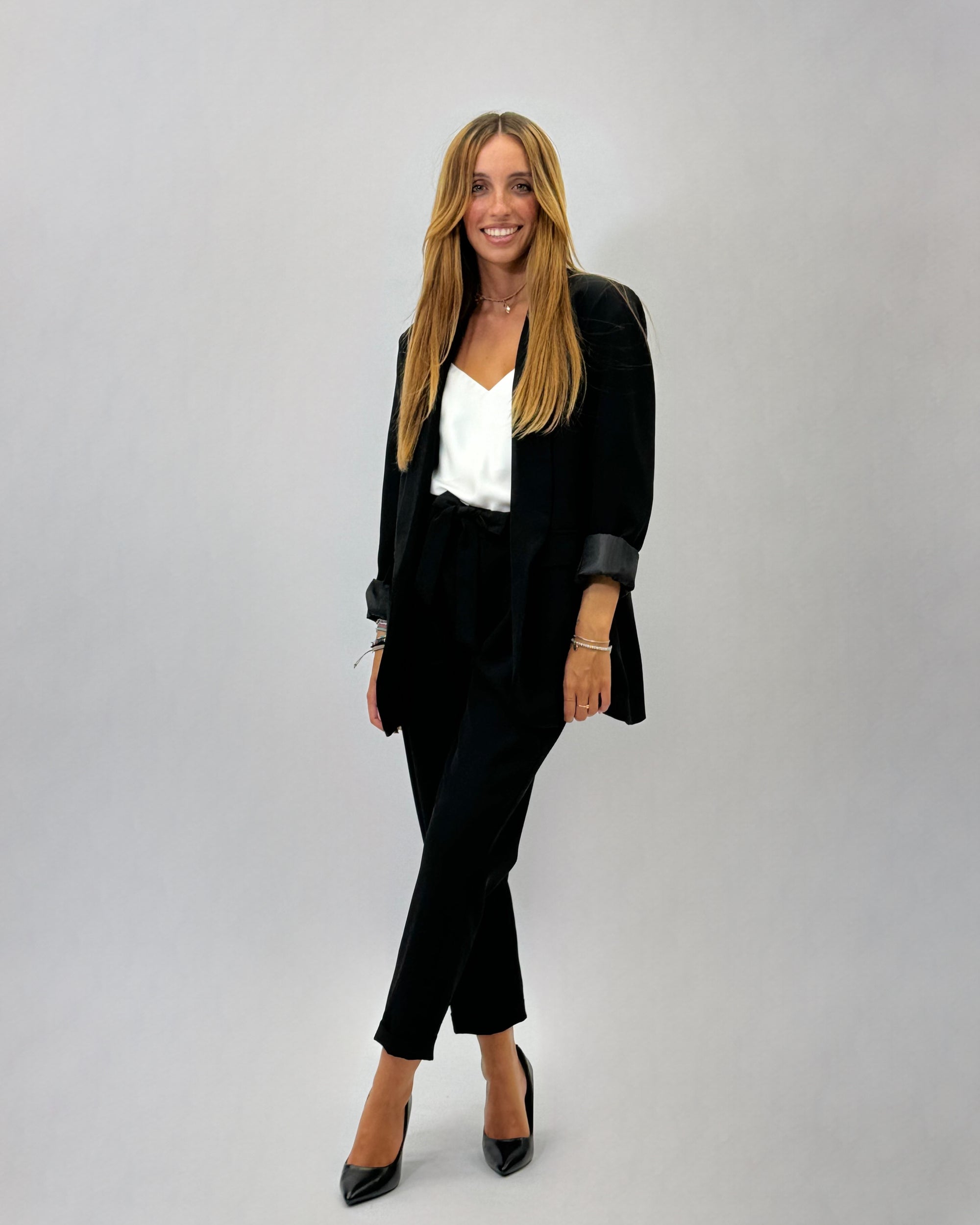 Completo giacca e pantalone con fiocco