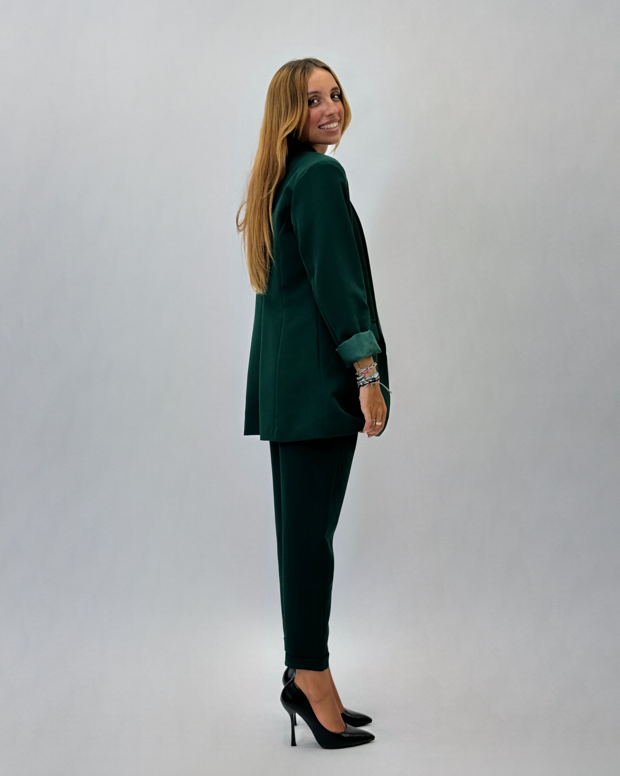 Completo giacca e pantalone con fiocco