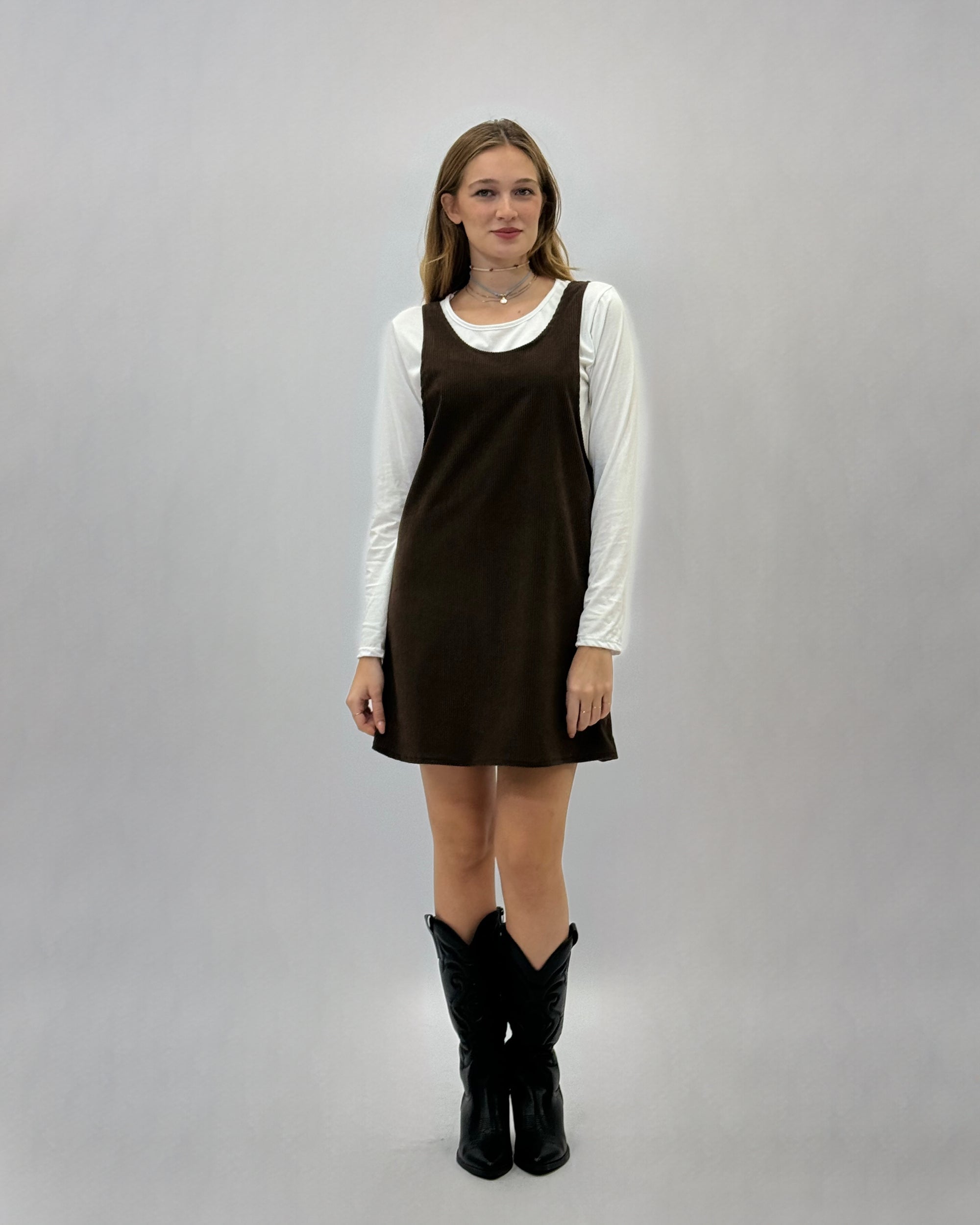 Abito con salopette in suede