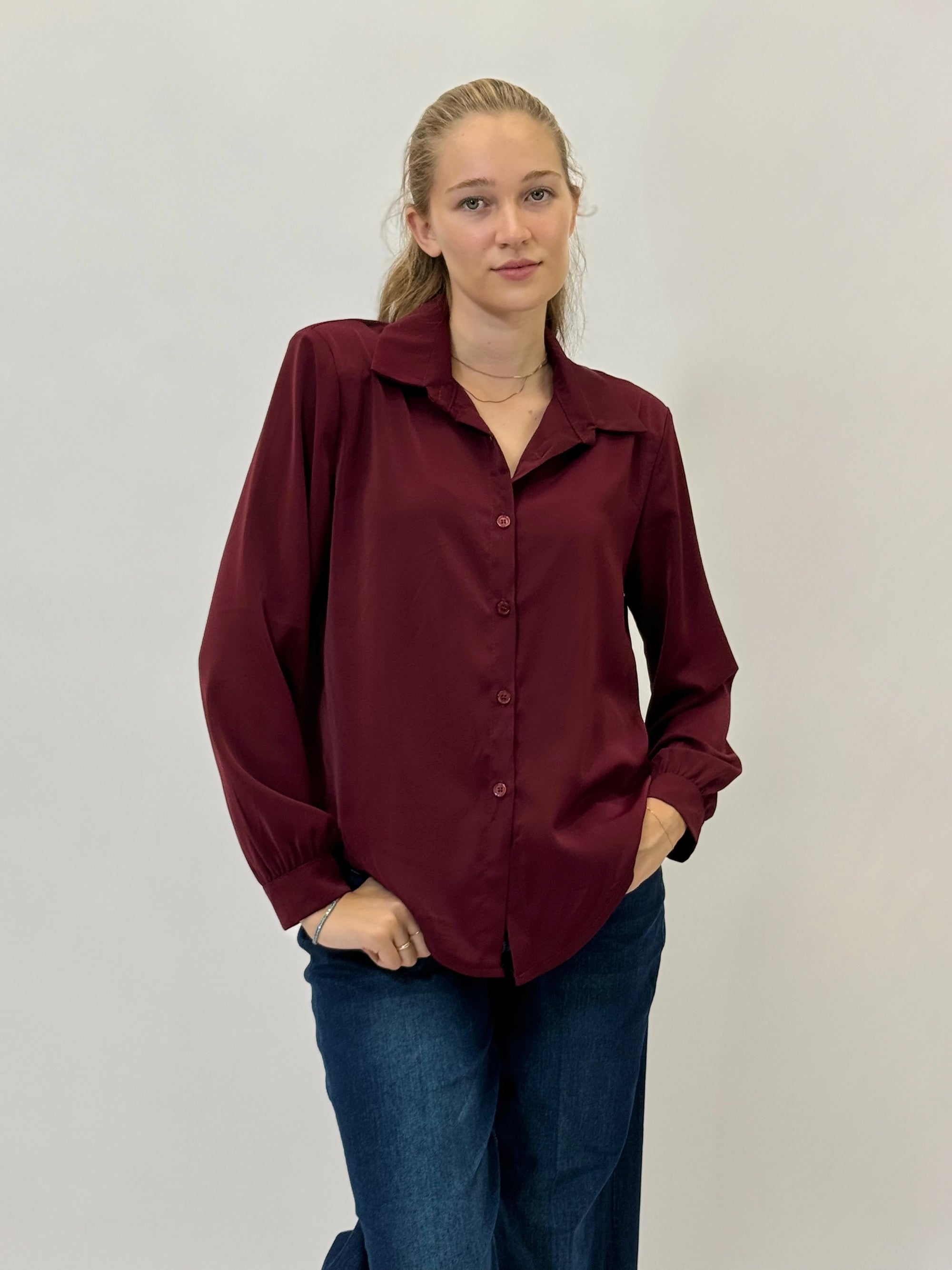 Camicia con spalle imbottite