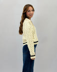 Maglione intrecci con gioielli