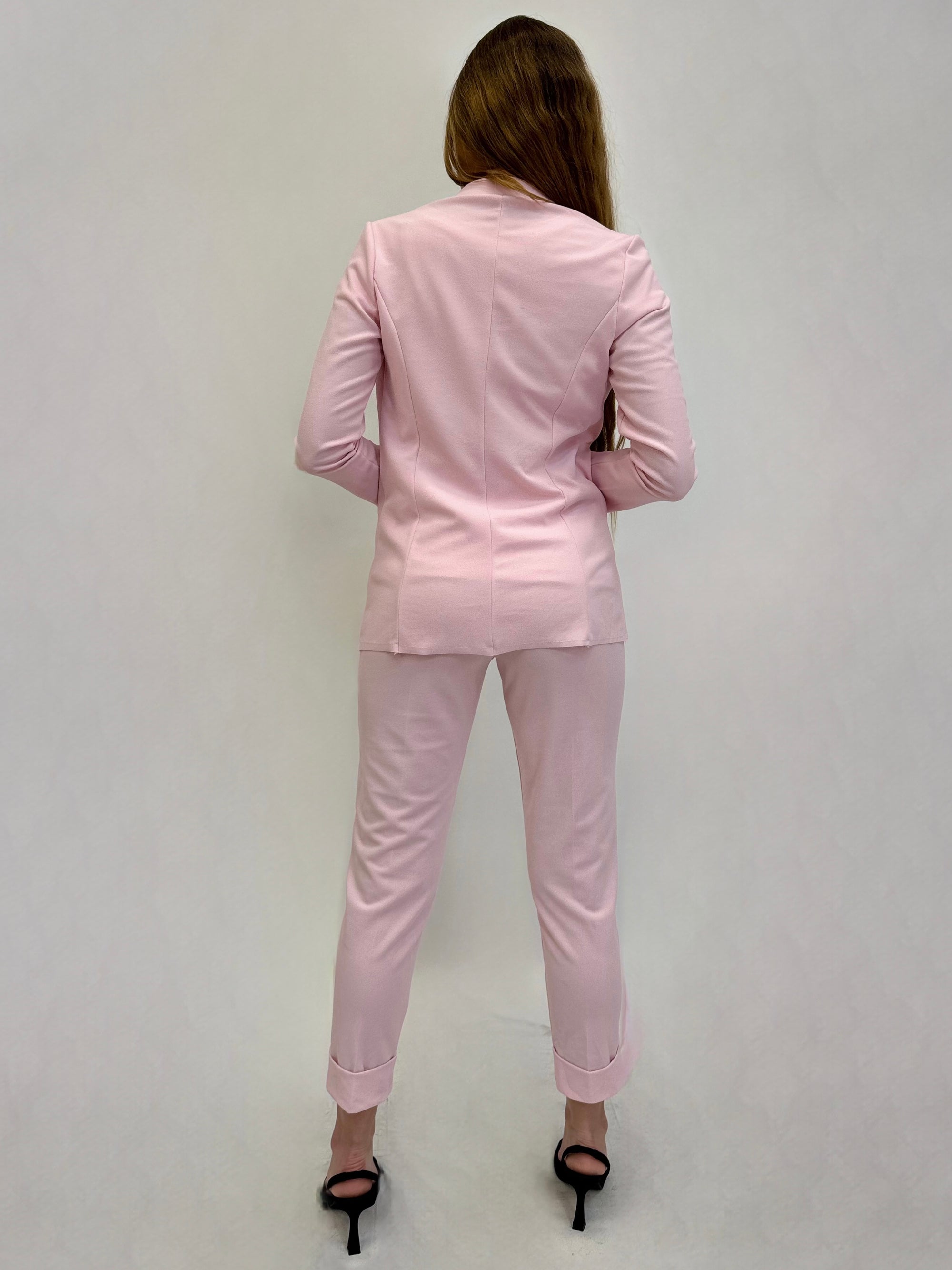 Pantaloni a sigaretta con svolta