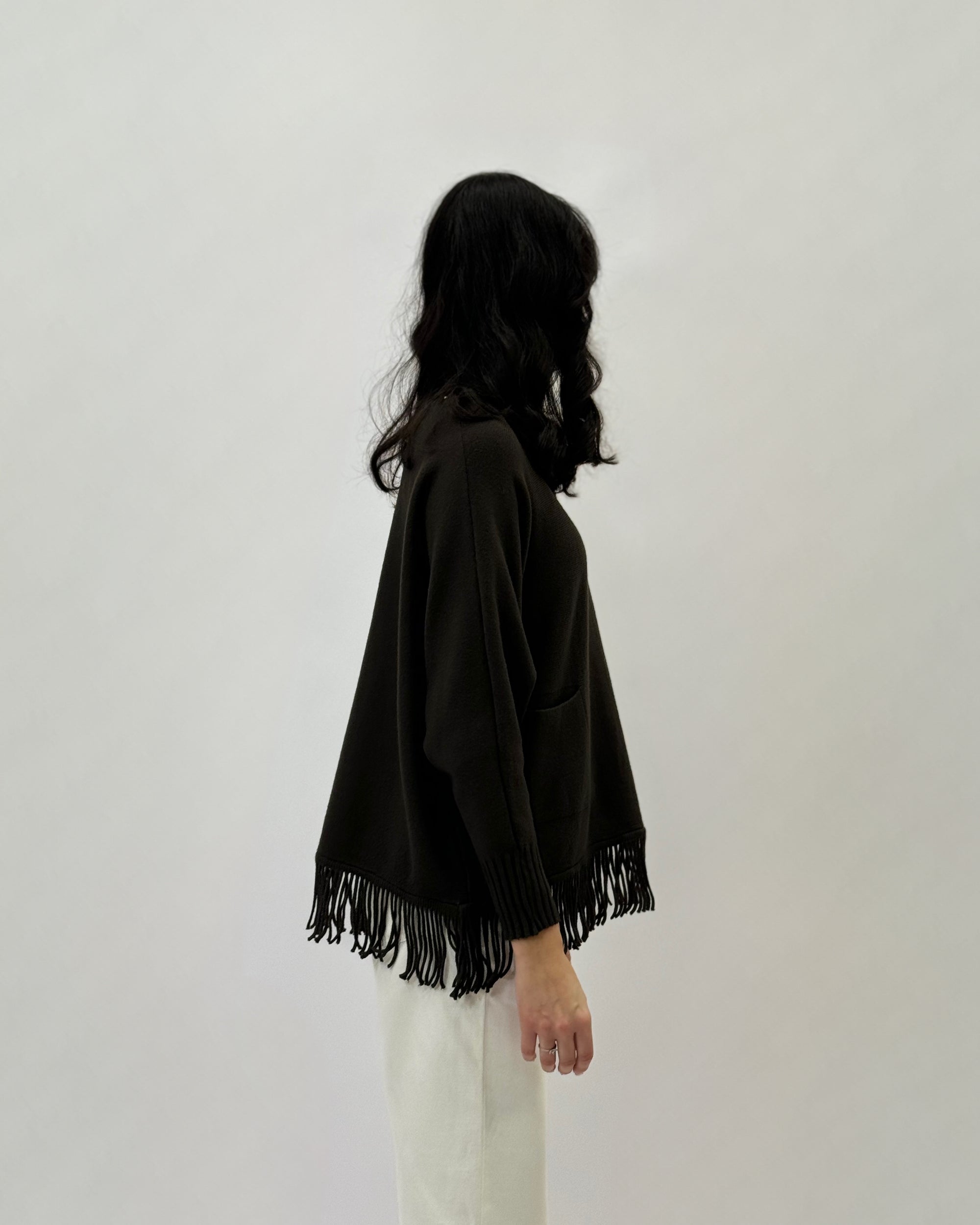 Maglione ampio dolcevita con frange