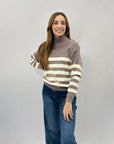 Maglione dolcevita a righe con bottoni laterali