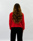 Pullover con chiusura a spilla con perla