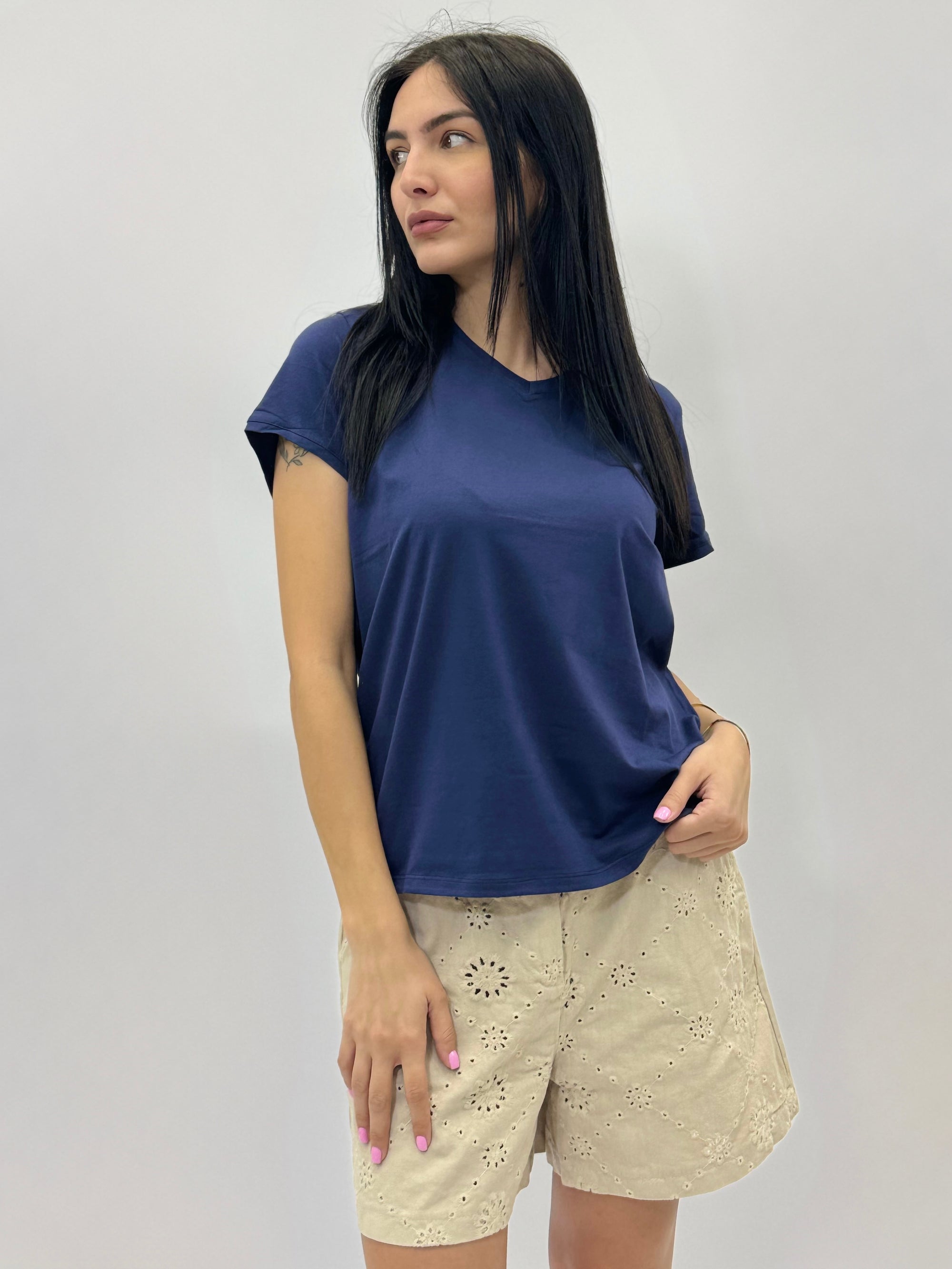 T-shirt tinta unita taglia grande con scollo a V