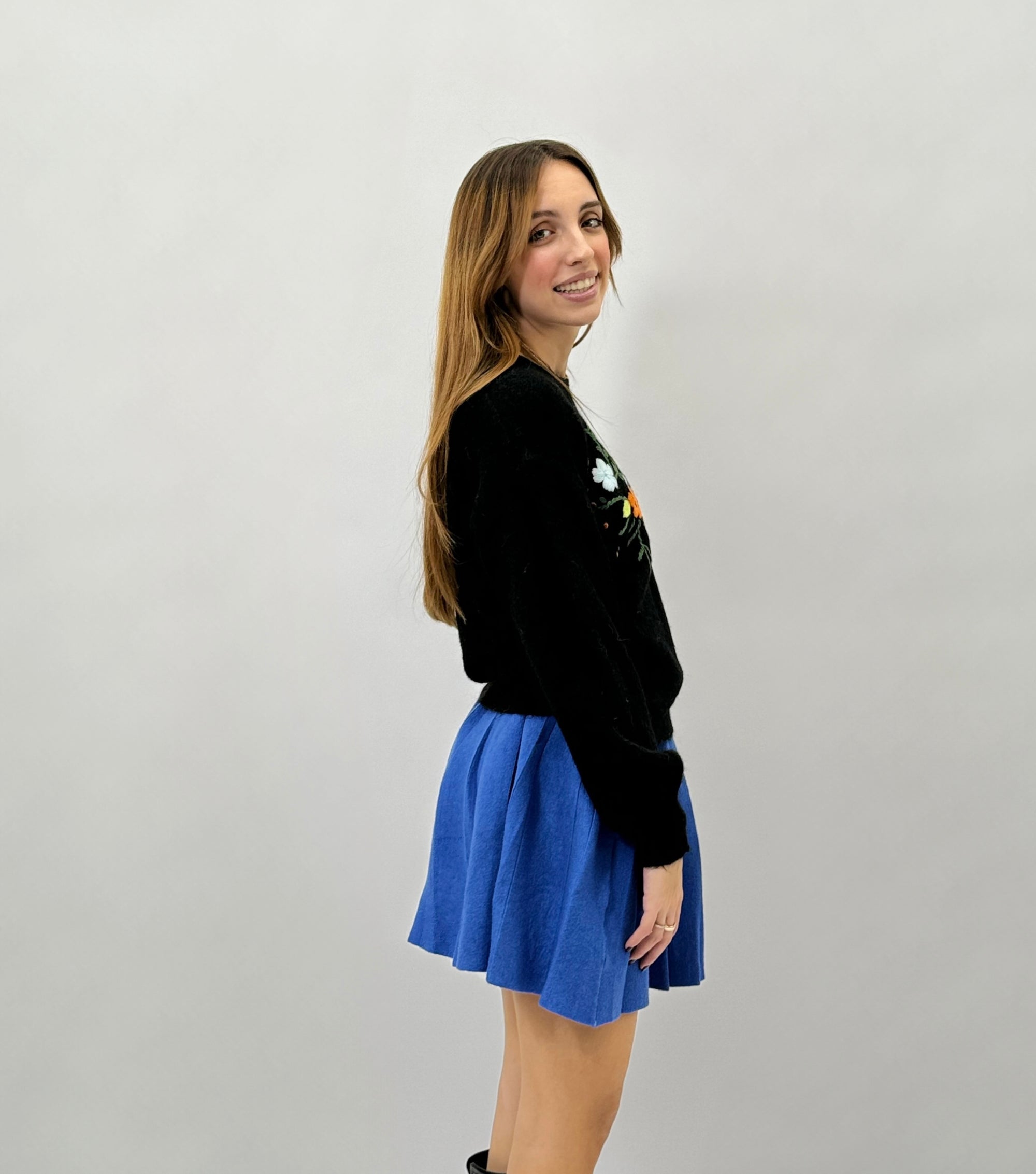 Maglione misto lana con fiori e rami ricamati