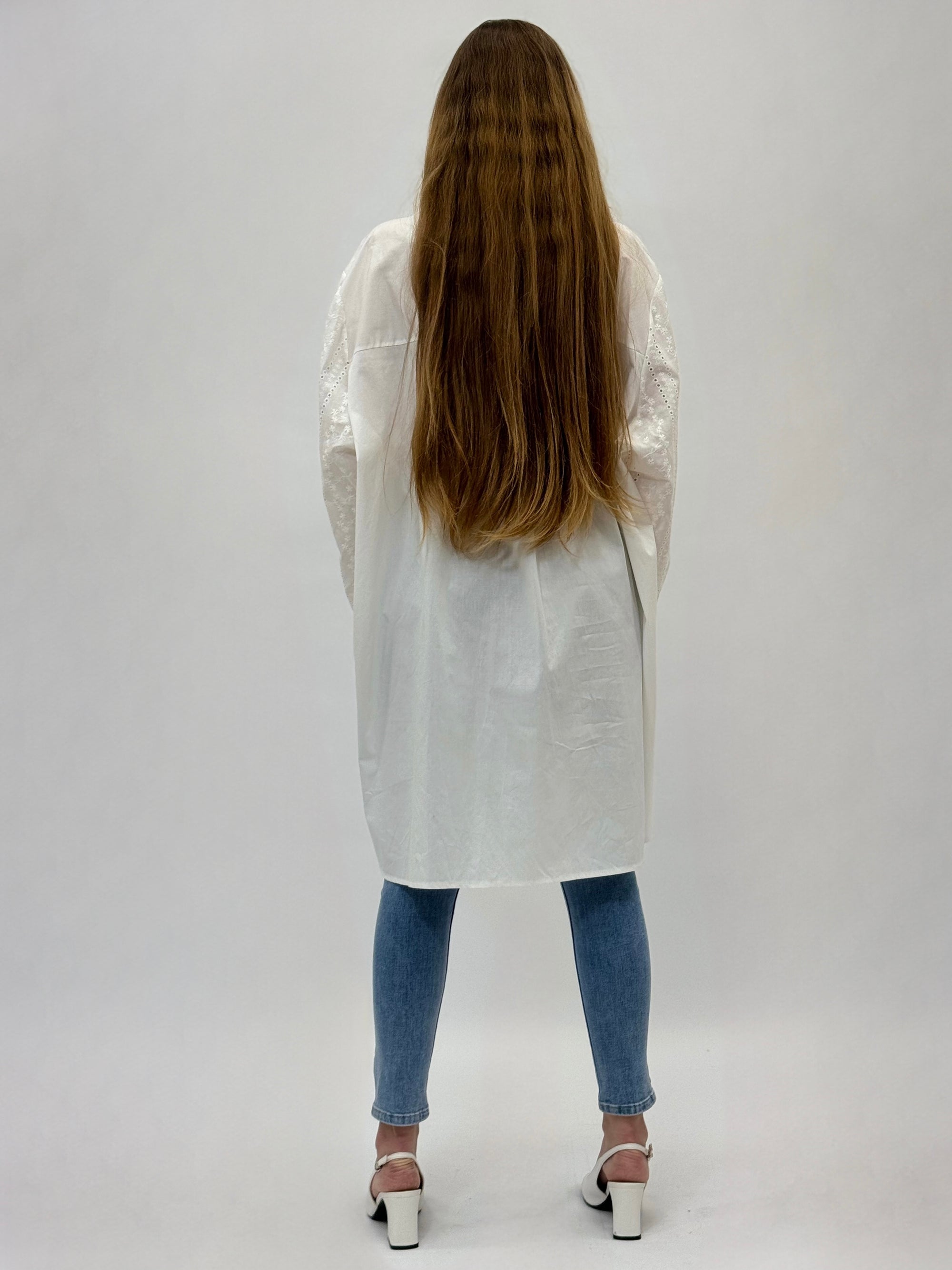 Camicia comoda in pizzo sangallo dettaglio righe