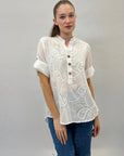 Camicia semplice con tre bottoni
