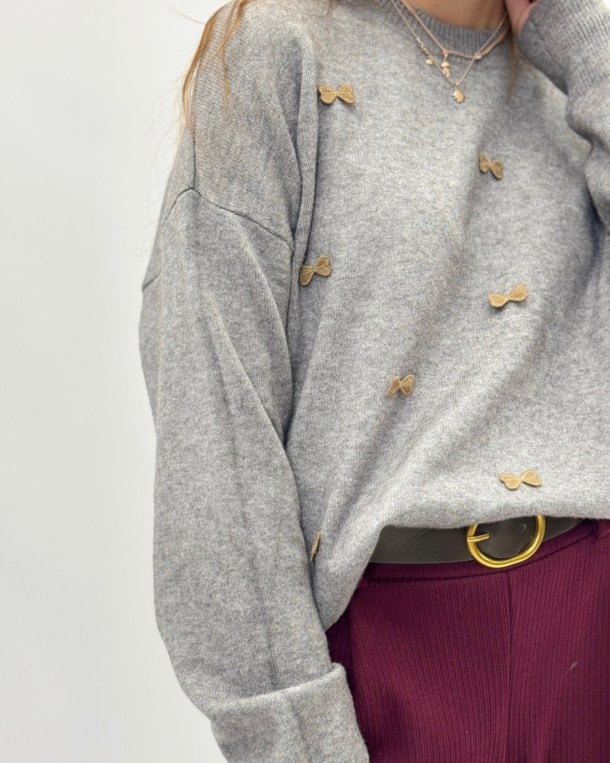 Pullover fiocchietti ricamati