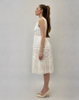 Abito in pizzo con scollo V e balze