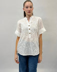 Camicia semplice con tre bottoni