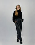 Pantaloni con pences stampa quadri carrot fit