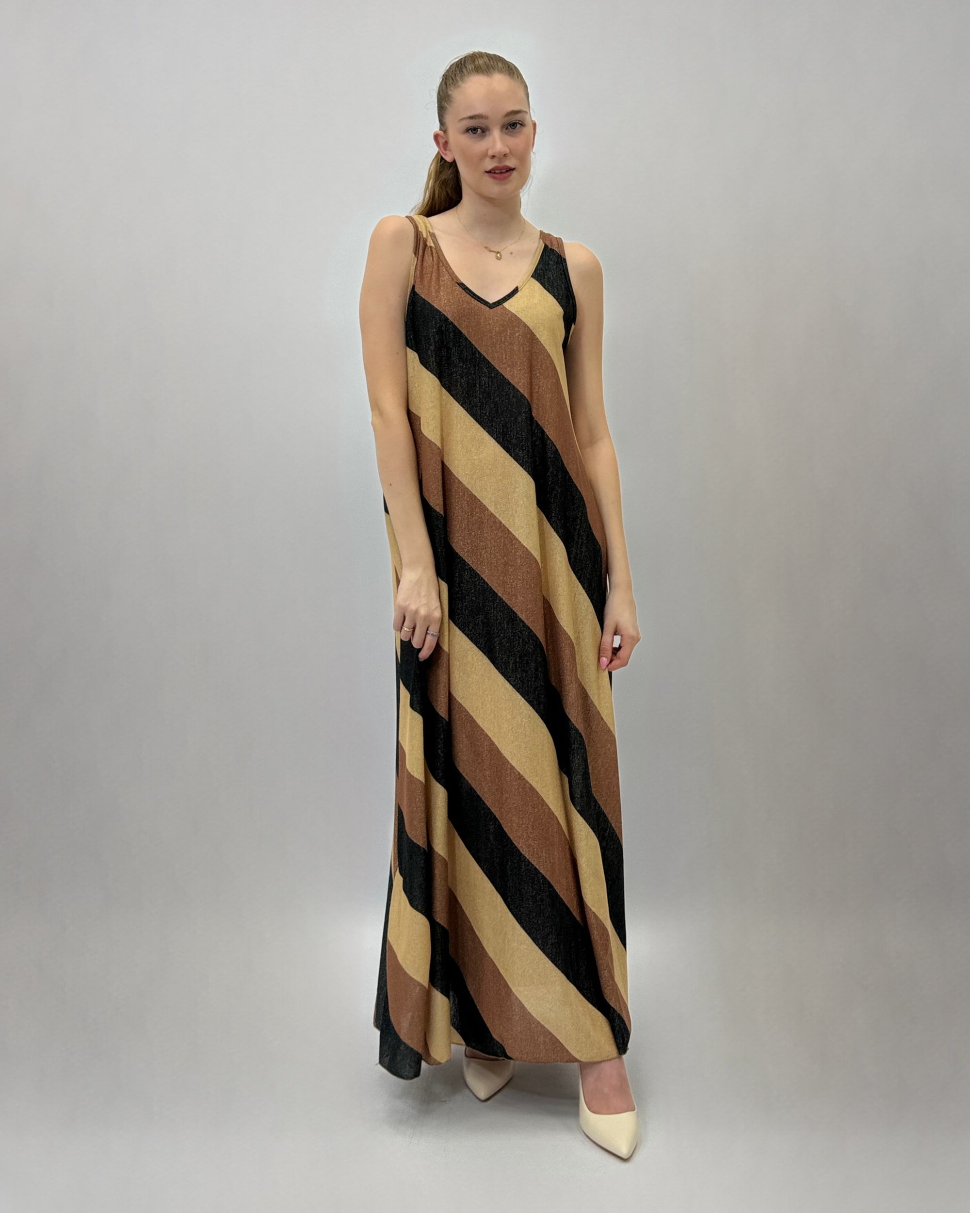 Abito lungo smanicato con effetto lurex