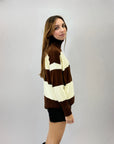 Maglione dolcevita a righe dettaglio cut-out