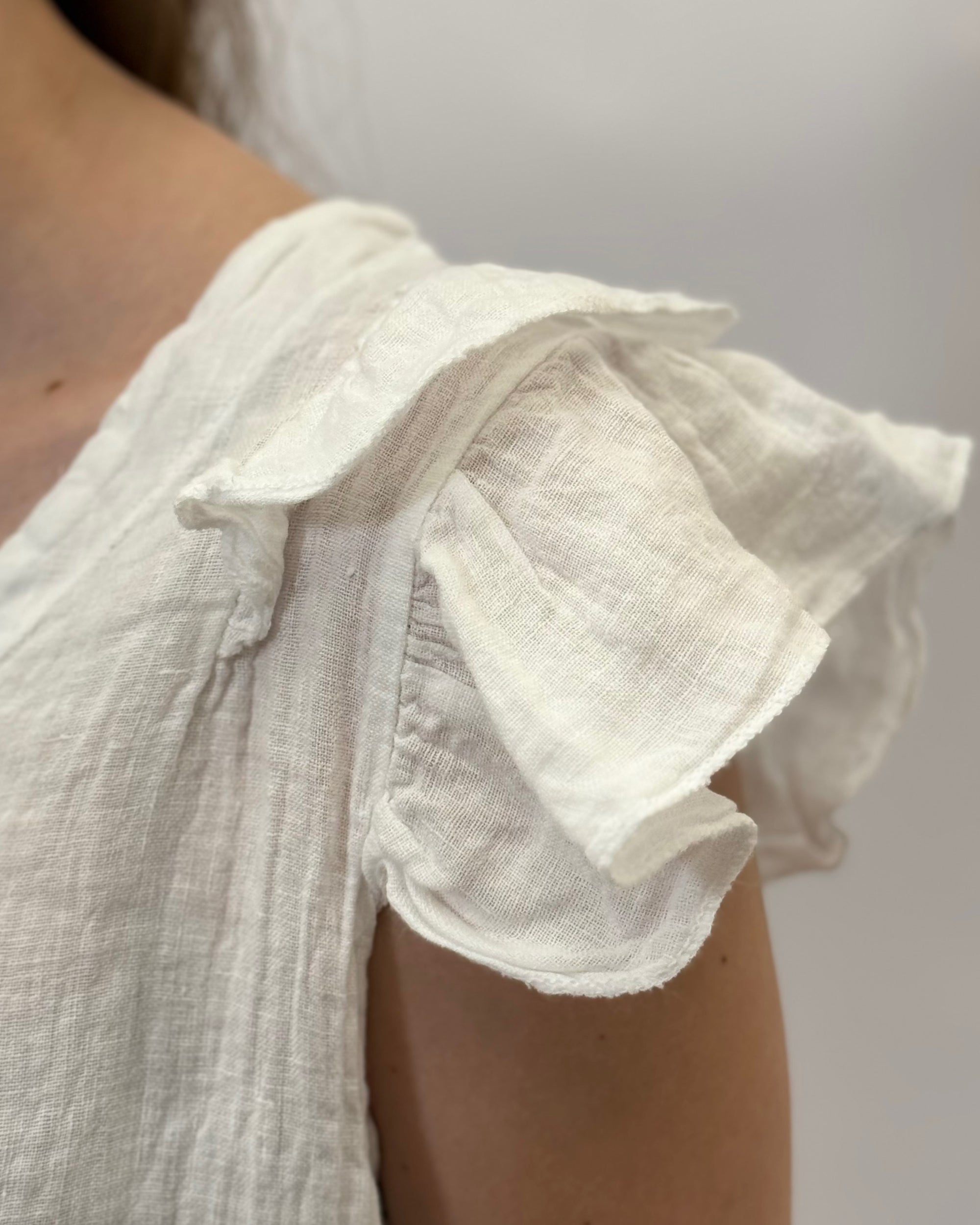T-shirt in lino con manica a sbuffo