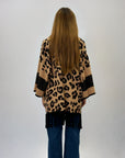 Poncho con stampa maculata