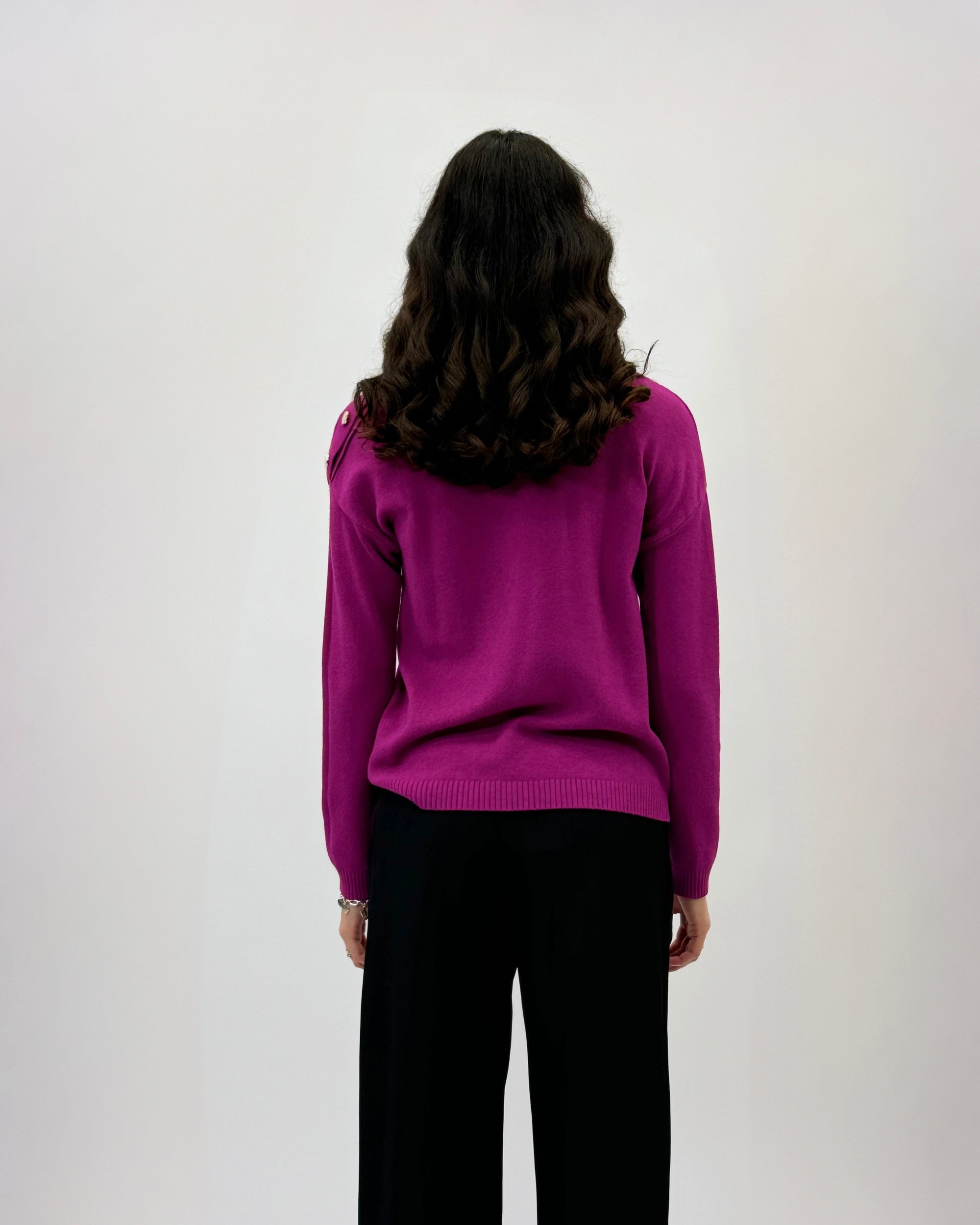 Pullover tinta unita con bottoni laterali