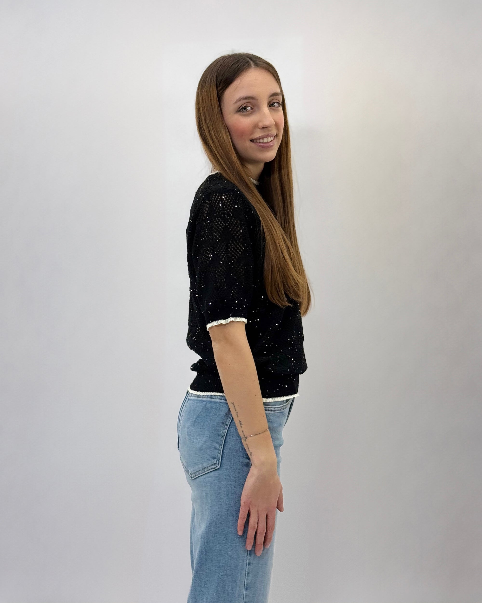 Maglietta ricamata con brillantini
