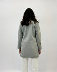 Cappotto in panno con chiusura bottone con scritta