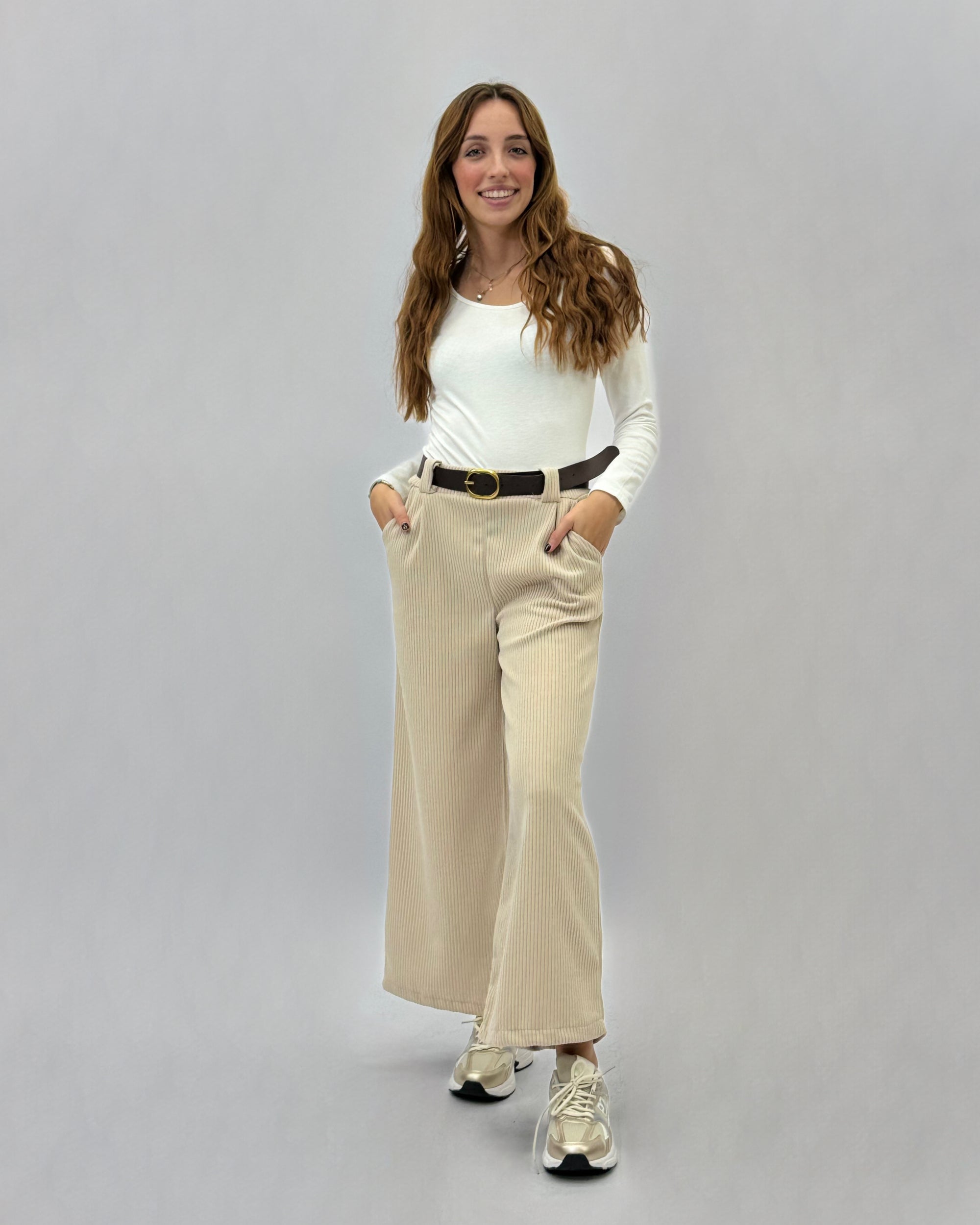 Pantaloni in velluto a palazzo con cintura