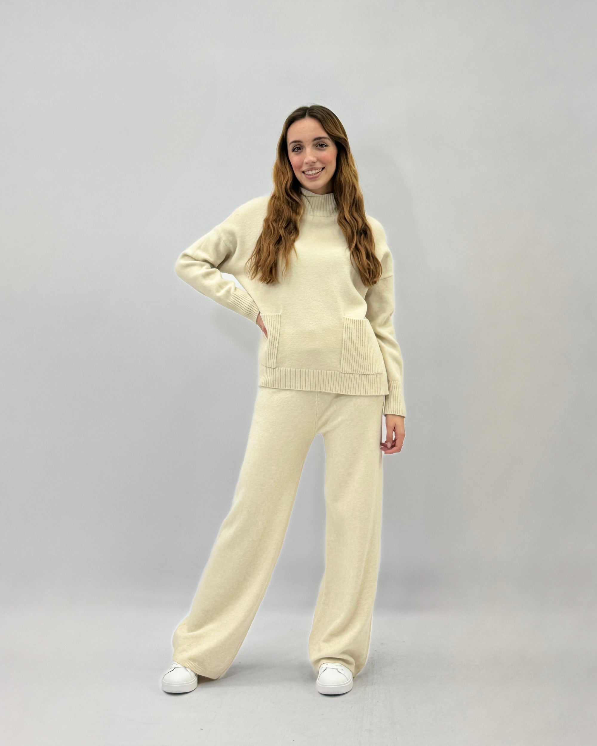 Pullover lupetto con tasche frontali misto lana